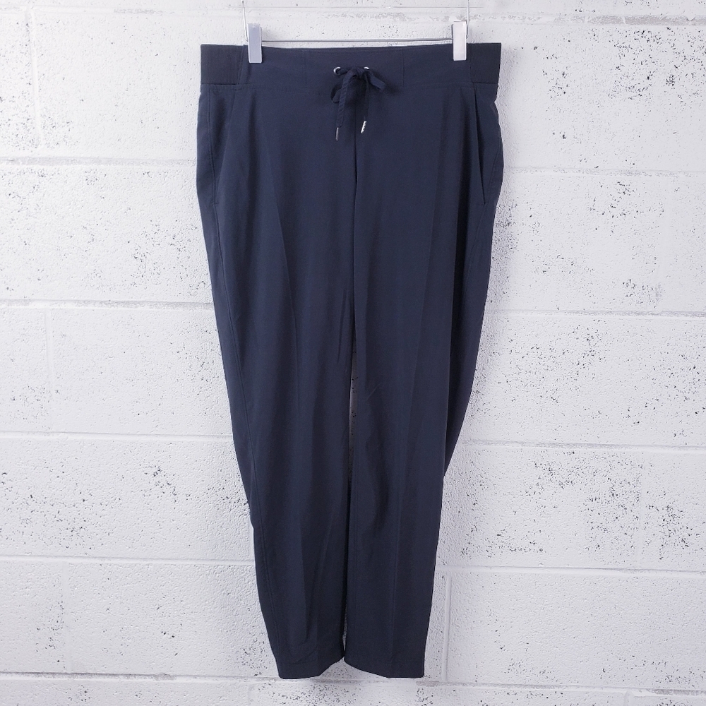 Athleta Midtown Ankle Pant Size 8 Black Lightweight Travel Elastic Waist Stretch